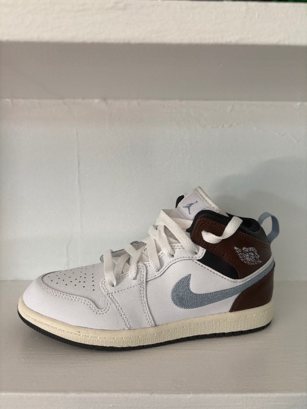 Air Jordan *Never Worn* Mid 3Y